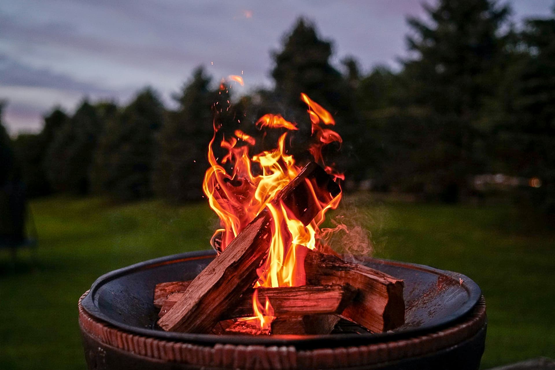 The Benefits of Outdoor Fire Pits for Your Backyard image