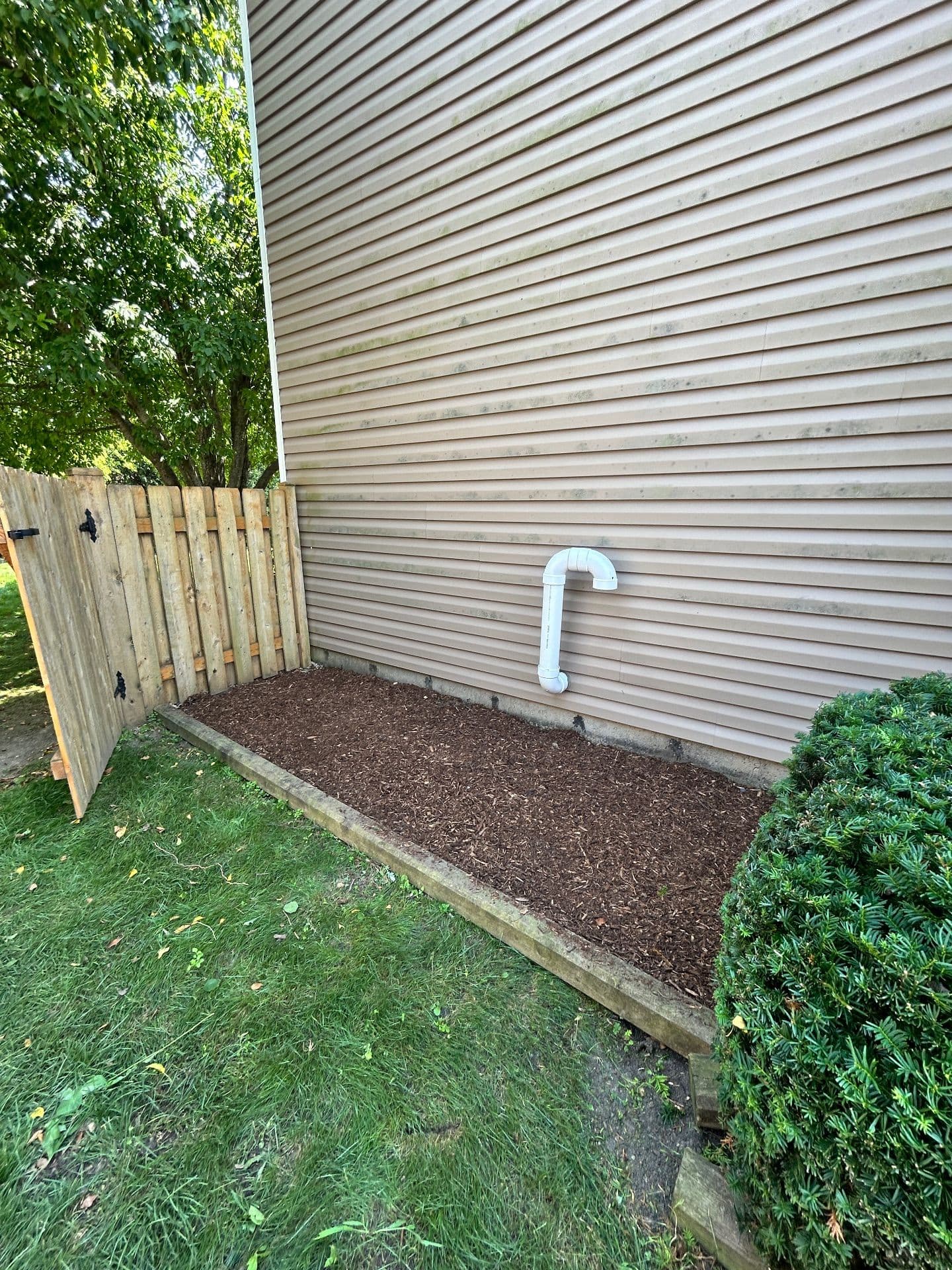 Gallery photos for Stunning Backyard Transformation Enhances Outdoor Living: Image #2