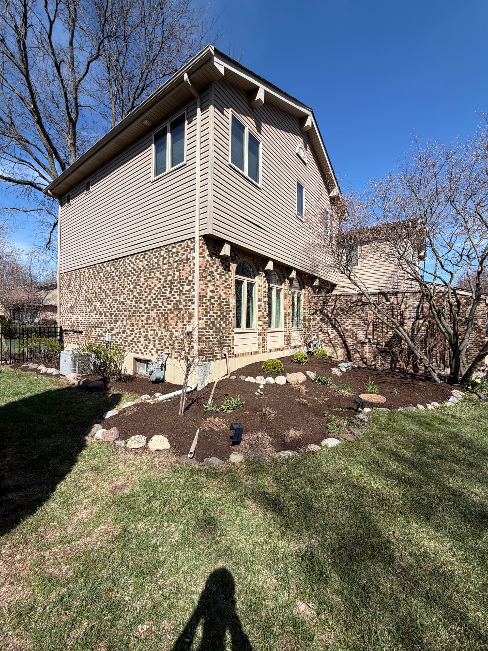 Gallery photos for Spring Cleanup and Fresh Mulch Installation in Barrington IL: Image #1