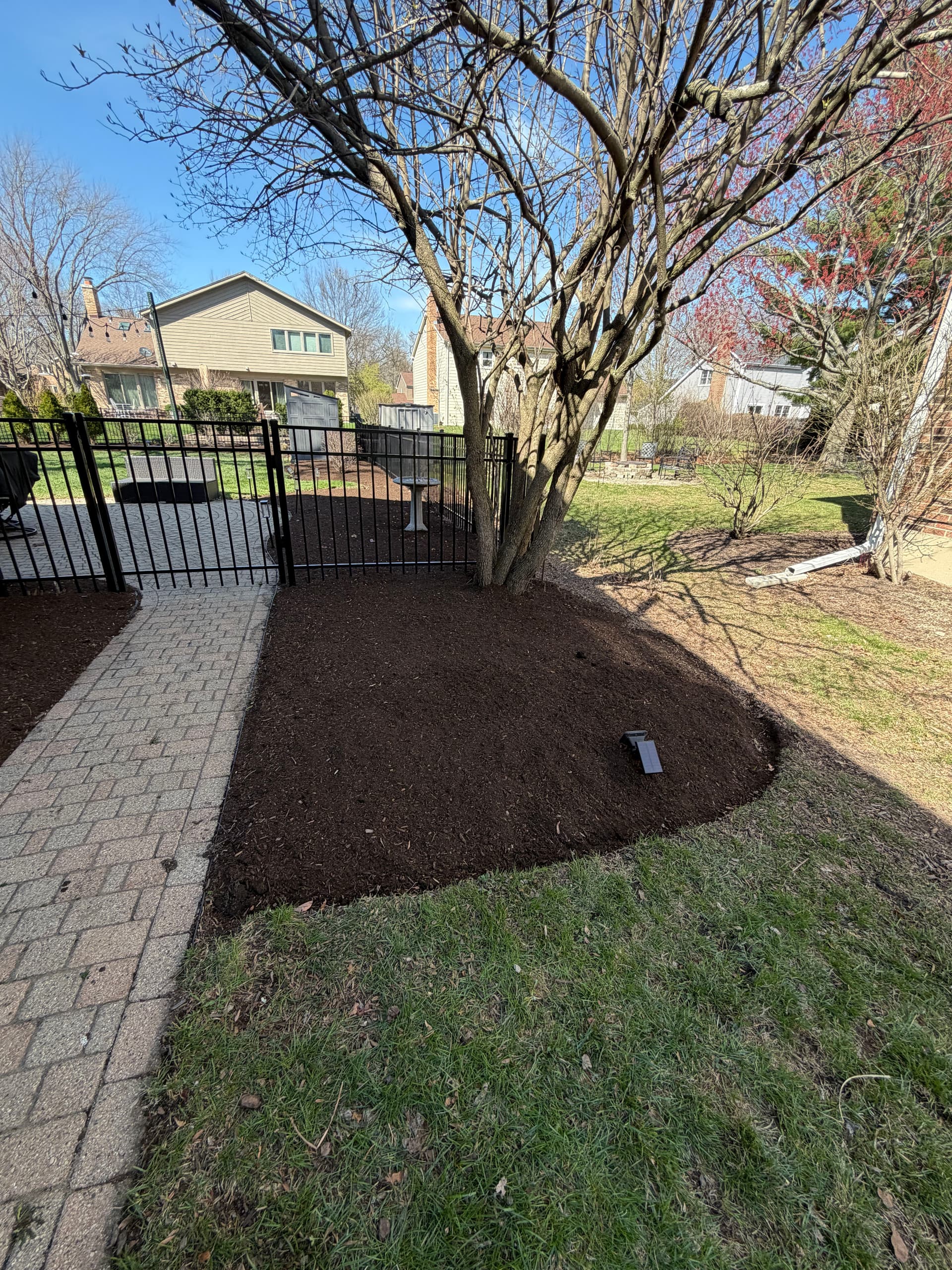 Gallery photos for Spring Cleanup and Fresh Mulch Installation in Barrington IL: Image #7