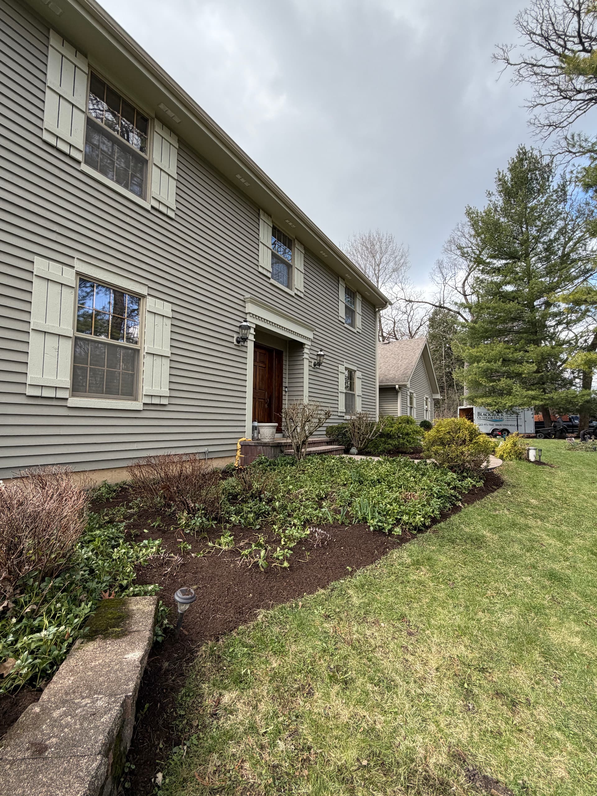 Gallery photos for Fresh Mulch and Clean Beds at a Barrington Area Property: Image #1