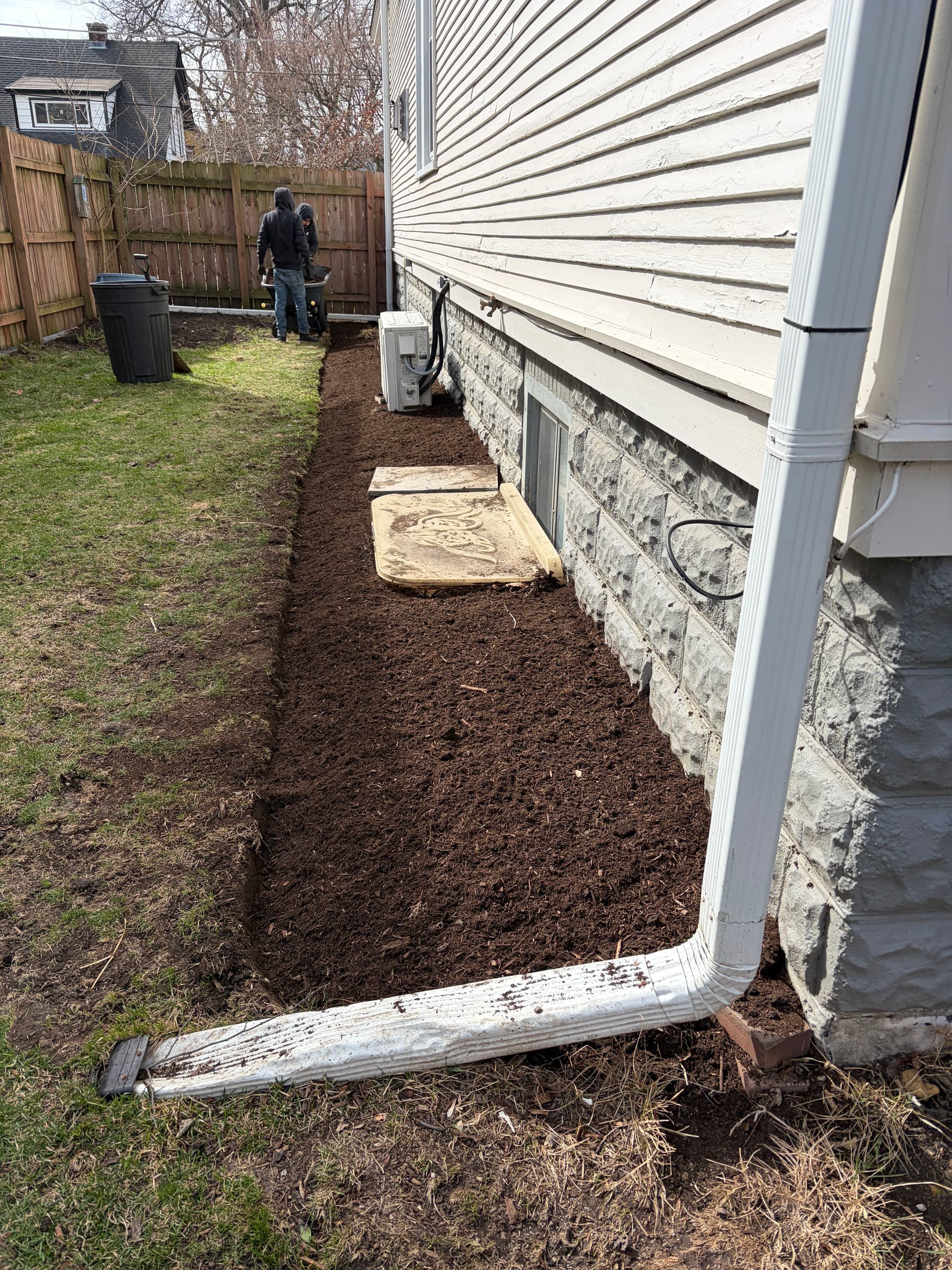 Gallery photos for Comprehensive Lawn and Garden Cleanup: Image #2