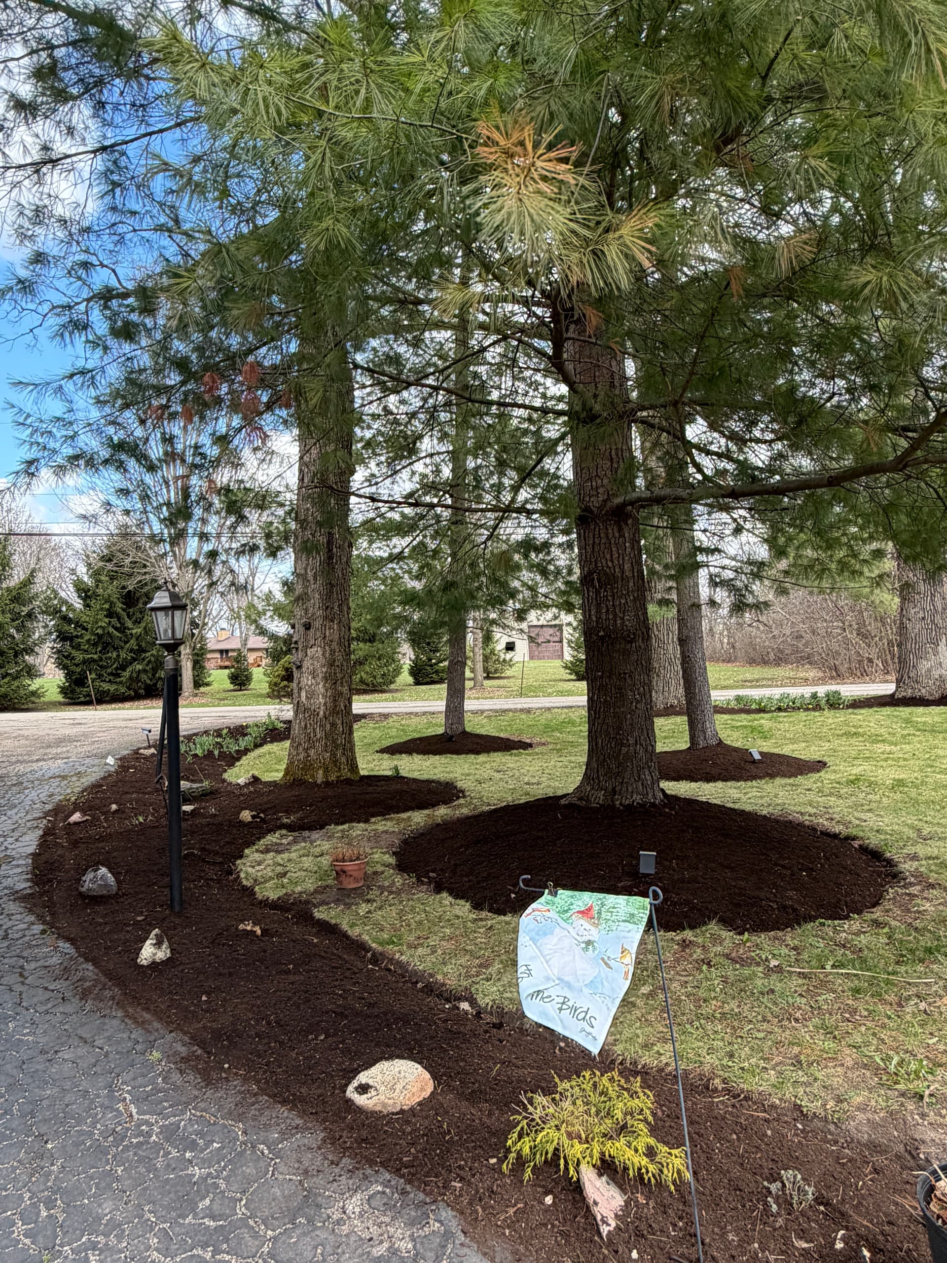 Gallery photos for Fresh Mulch and Clean Beds at a Barrington Area Property: Image #8