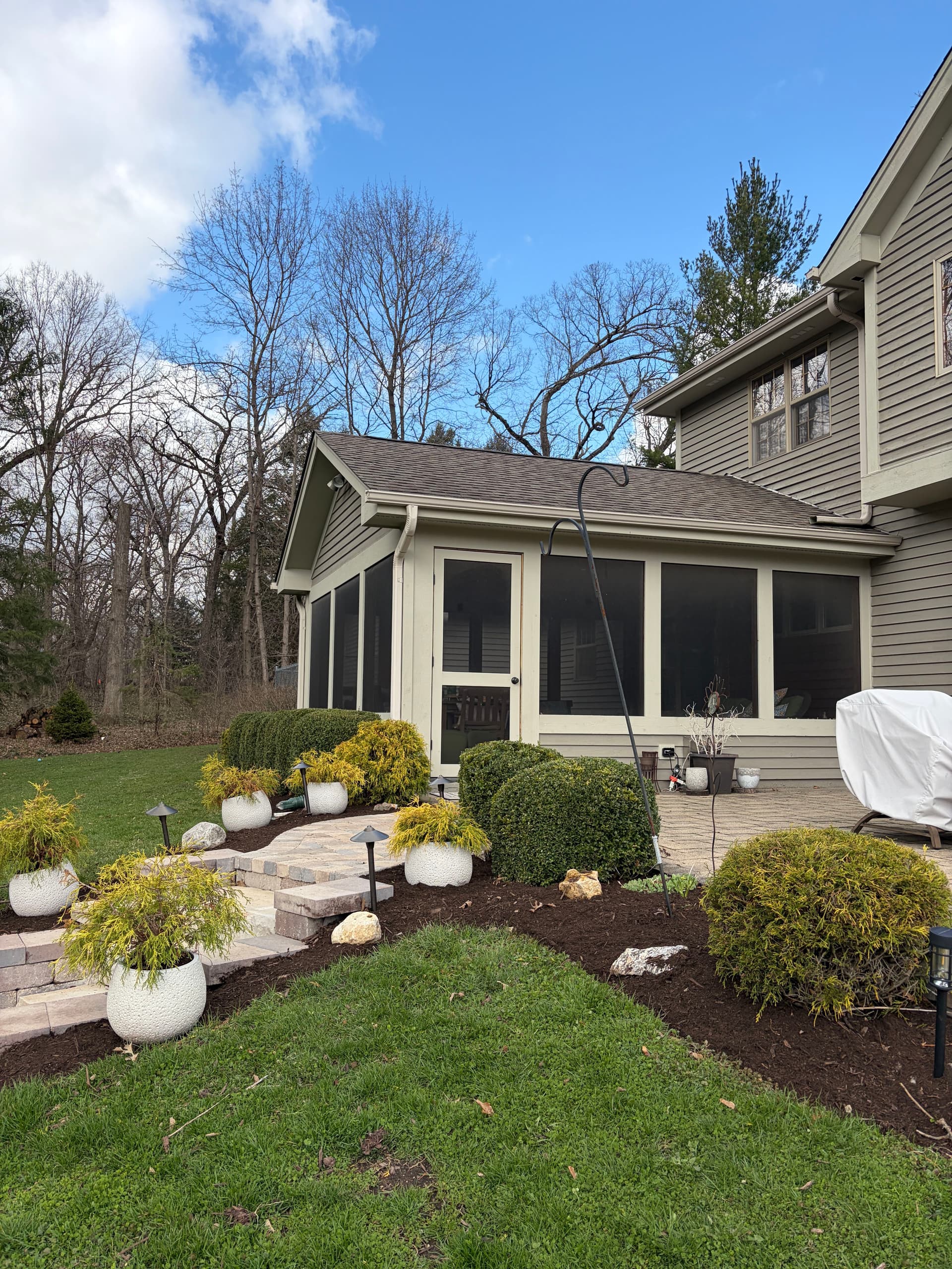 Gallery photos for Fresh Mulch and Clean Beds at a Barrington Area Property: Image #5