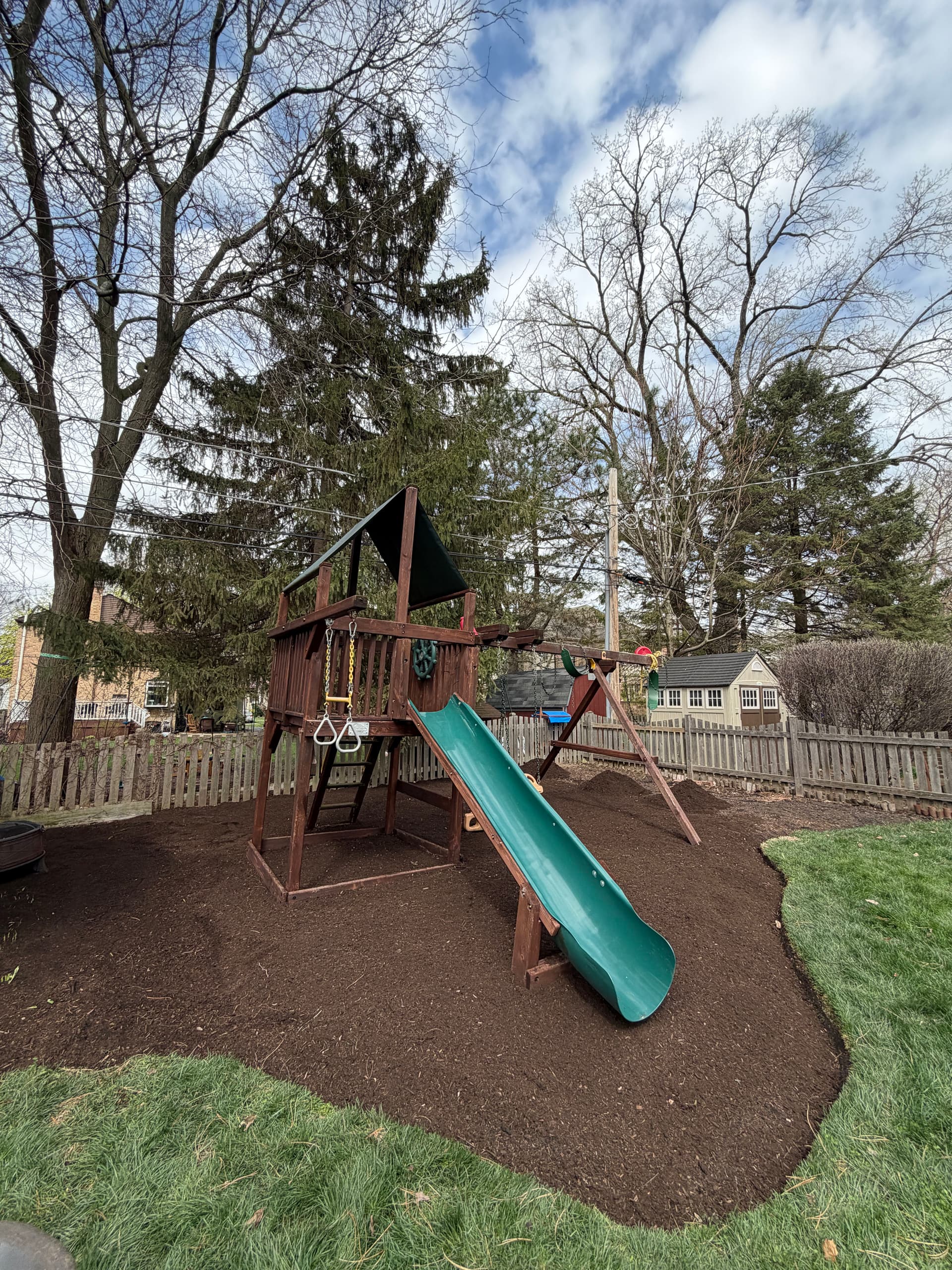 Gallery photos for Full Property Mulch and Bed Cleanup in Arlington Heights: Image #6